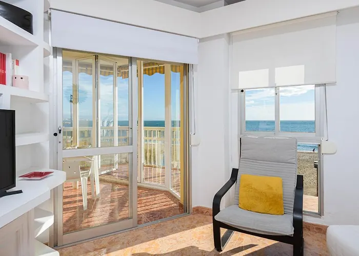 Great Location And Frontal Sea View *