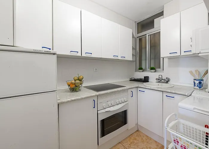 Great Location And Frontal Sea View *