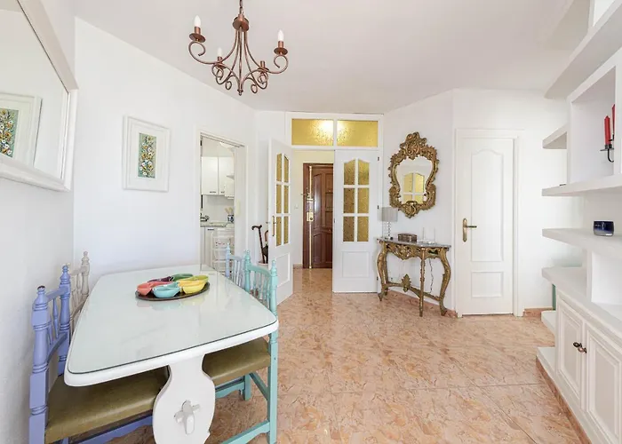 Great Location And Frontal Sea View *