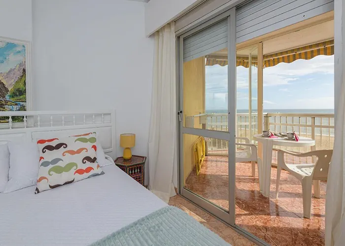 Great Location And Frontal Sea View Fuengirola
