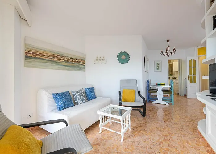 Great Location And Frontal Sea View *