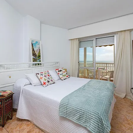 Great Location And Frontal Sea View Fuengirola
