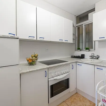 Great Location And Frontal Sea View *