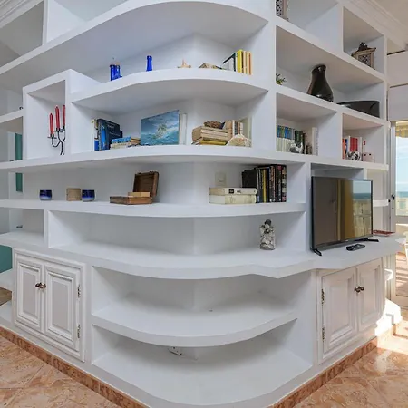 Great Location And Frontal Sea View Daire Fuengirola