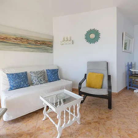 Great Location And Frontal Sea View