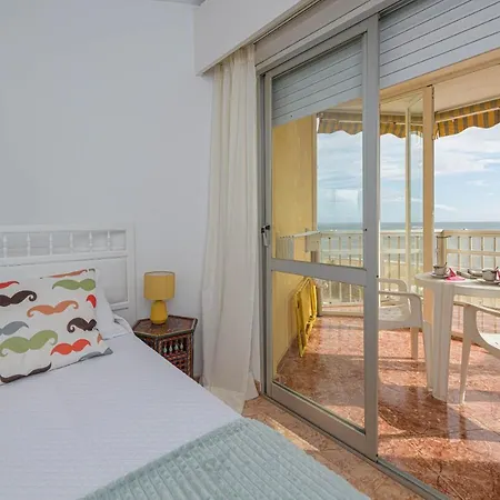 Great Location And Frontal Sea View Fuengirola