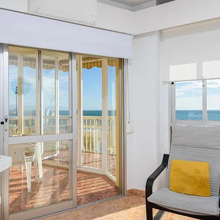 Great Location And Frontal Sea View * 푸엔히롤라