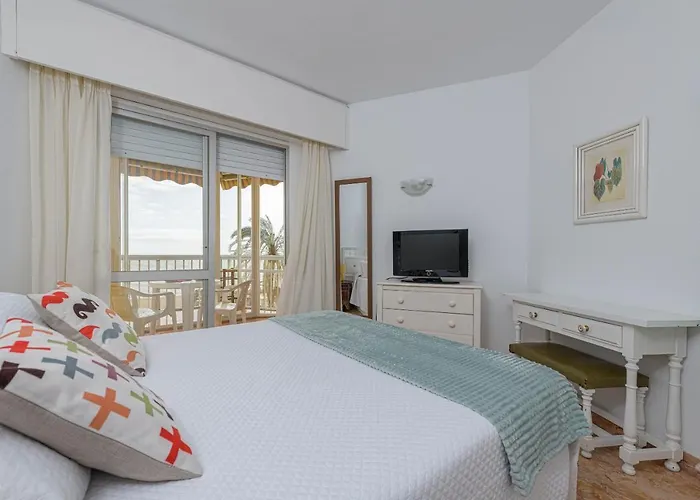 Great Location And Frontal Sea View Apartment *