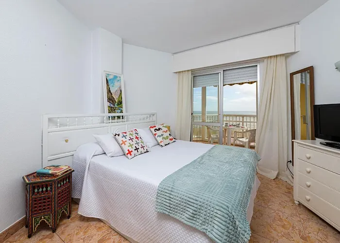 Great Location And Frontal Sea View Fuengirola