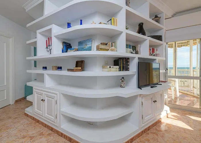 Great Location And Frontal Sea View 아파트 푸엔히롤라