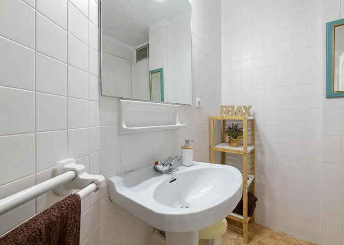 Great Location And Frontal Sea View *