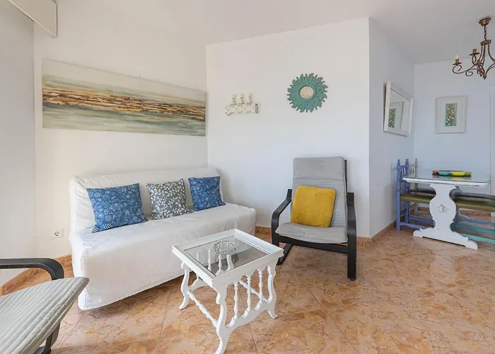 Great Location And Frontal Sea View