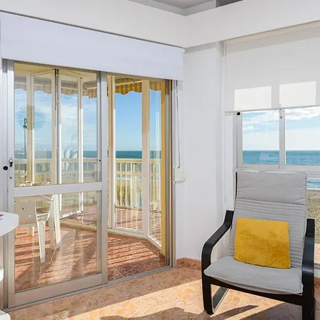 Great Location And Frontal Sea View *