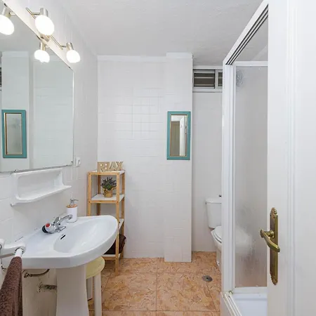 Great Location And Frontal Sea View *