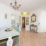 Great Location And Frontal Sea View *